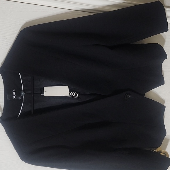 XOXO Cropped Blazer - Picture 4 of 4